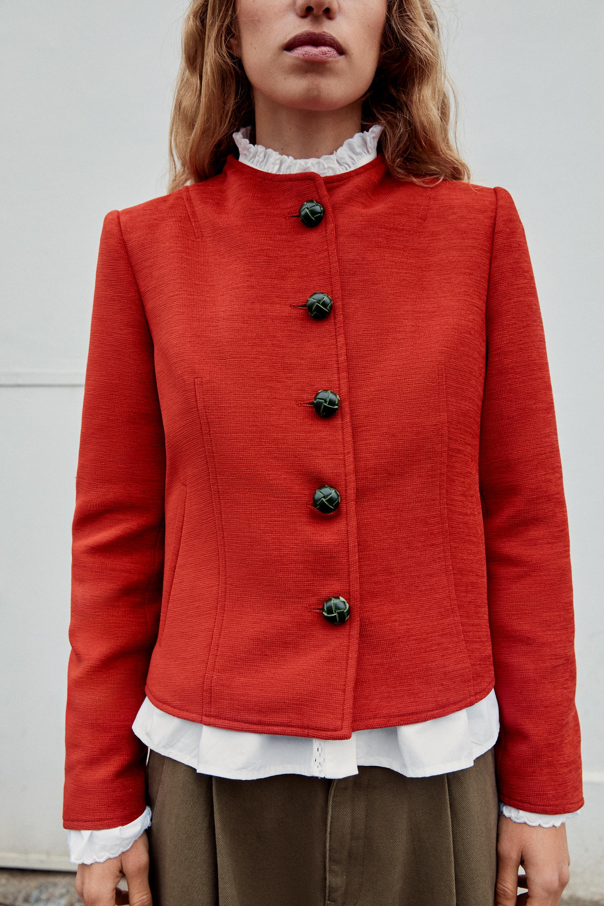 STRAIGHT-CUT SHOULDER-PAD JACKET